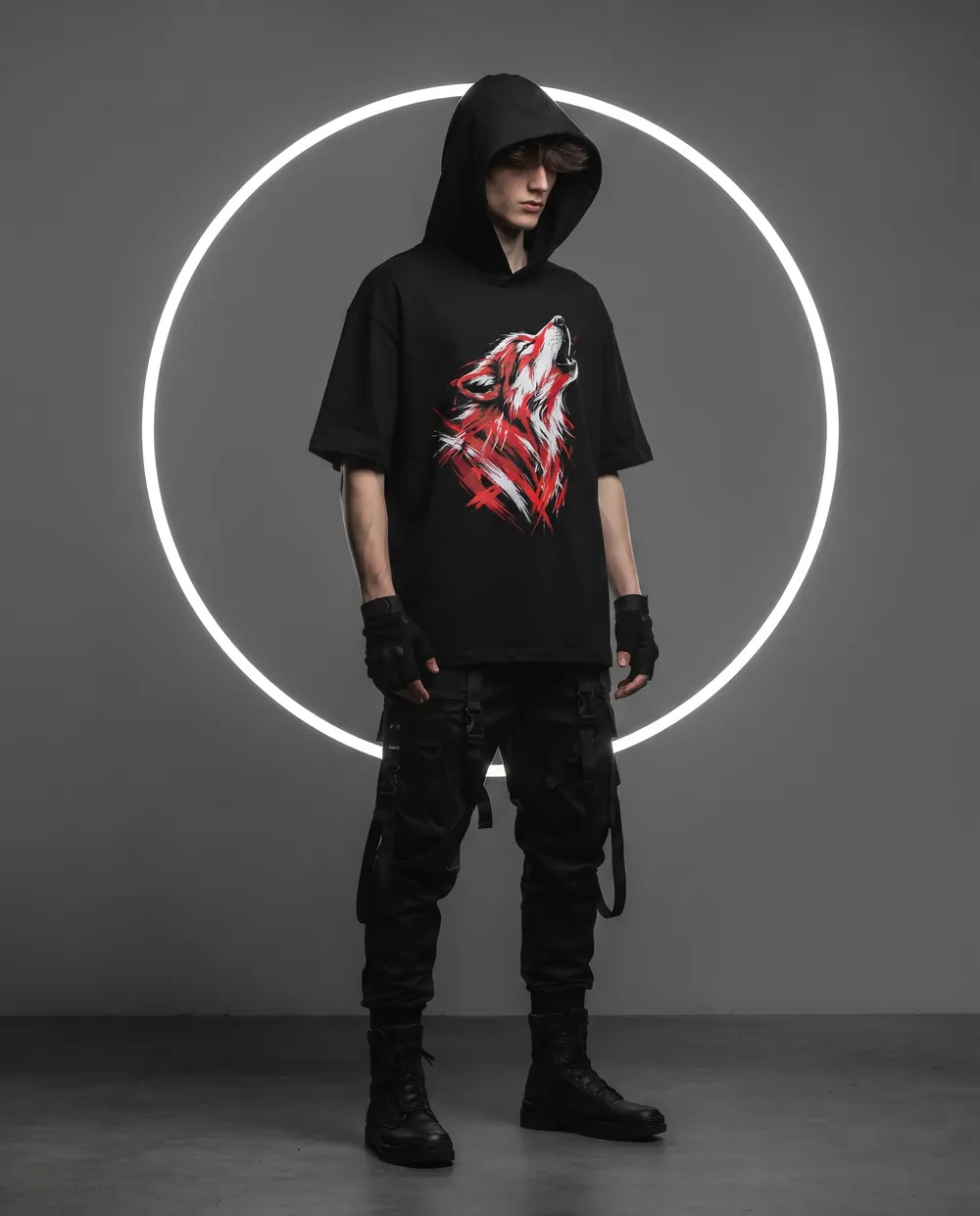 Modelo con playera personalizada impresa en DTF