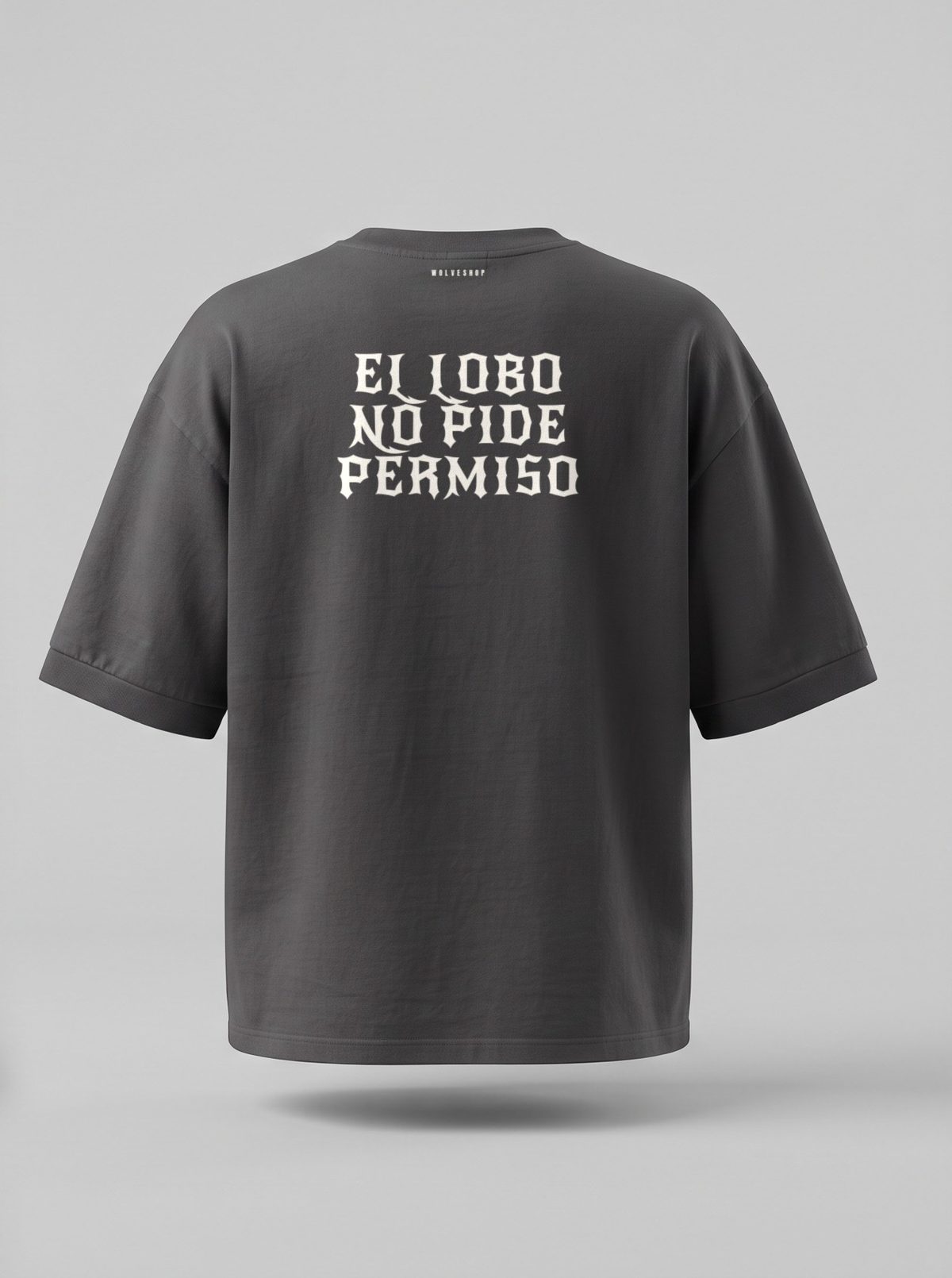 Playera gris carbón con frase estilo metal