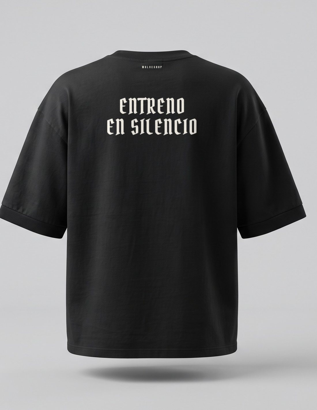 Playera negra con estampado WOLVESHOP
